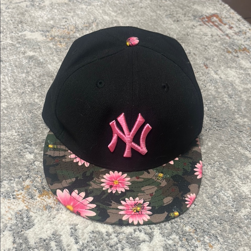 New Era New York Yankees Black Floral Hat 7 1/8